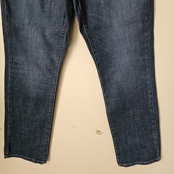 EUC LEVI'S CLASSIC STRAIGHT DARK WASH JEANS SIZE 12 S W 31 L 28 - Picture 8 of 15